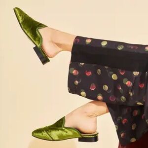 Emerald Green Velvet Mules with Pointed Toe. Size 39.5